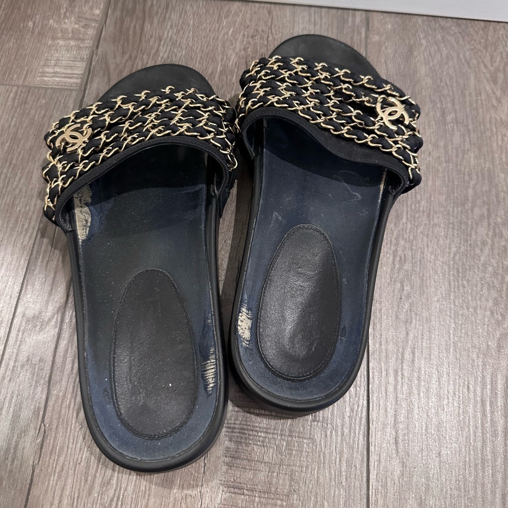 Chanel Slides - Picture 5 of 6